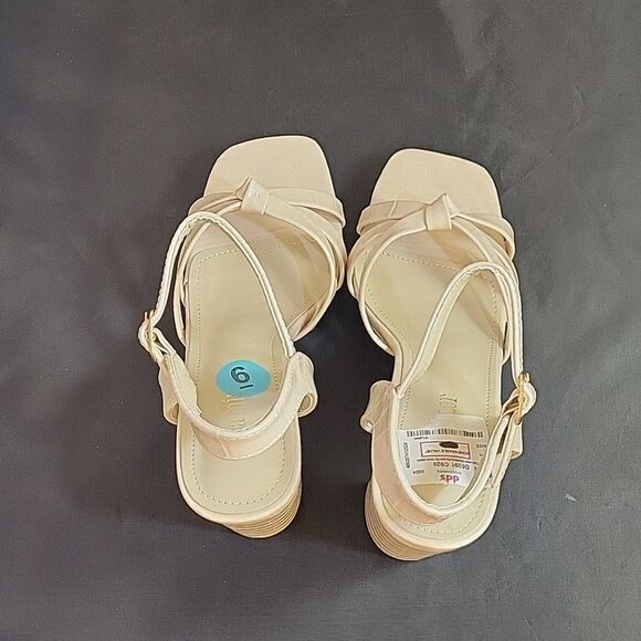 BRAND NEW OLIVIA MILLER HIGH BLOCK HEEL OPEN TOE ADJUSTABLE BUCKLE SANDAL - Picture 6 of 15